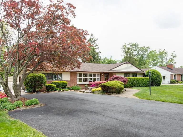 10373 Lombardi Dr — Photo 2