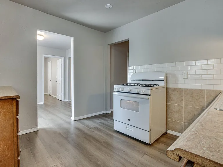 1005 SW 63rd St — Photo 25