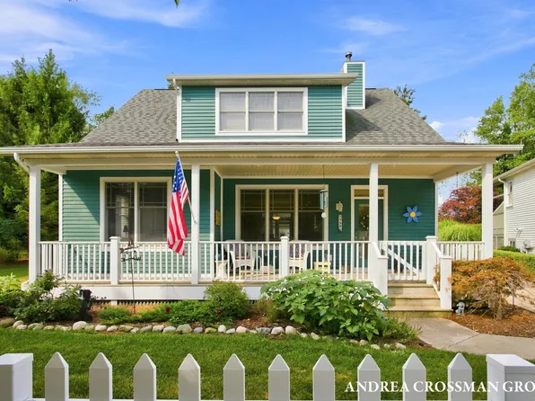 459 Summer Grove Dr, Douglas, MI 49406