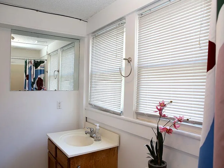 1218 W Market St #H — Photo 12