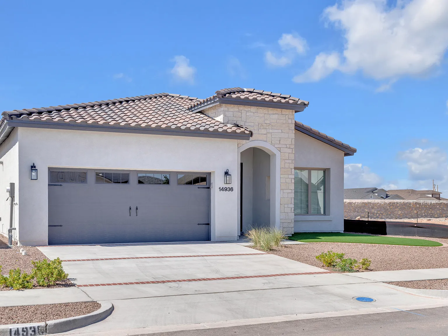 3 bed, 2.0 bath, 1800 sqft, $2,200 — Photo 2