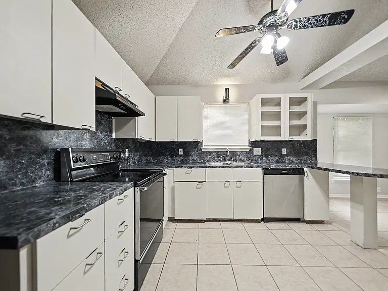 1702 Clairidge Ave — Photo 24