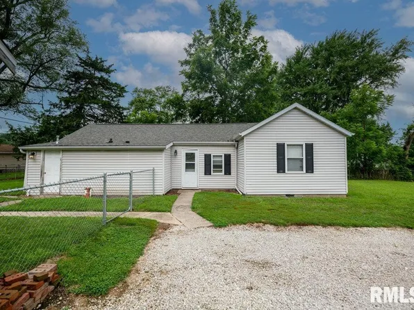 572 Roosevelt St, Creve Coeur, IL 61610