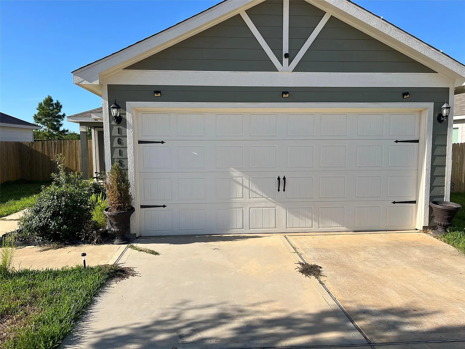 3 bed, 2.0 bath, 1081 sqft, $1,800 — Photo 1