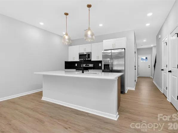 337 N Hoskins Rd, Charlotte, NC 28216