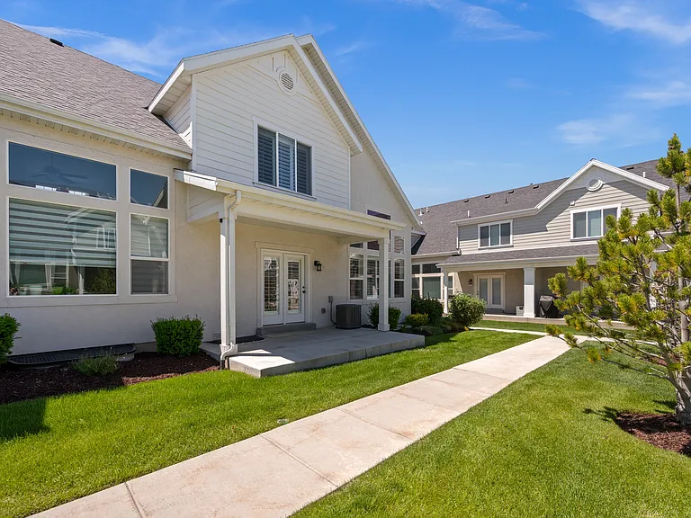 771 E Newfield Dr — Photo 4