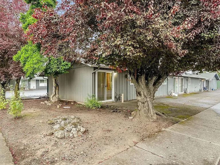 635 S 5th St — Photo 16