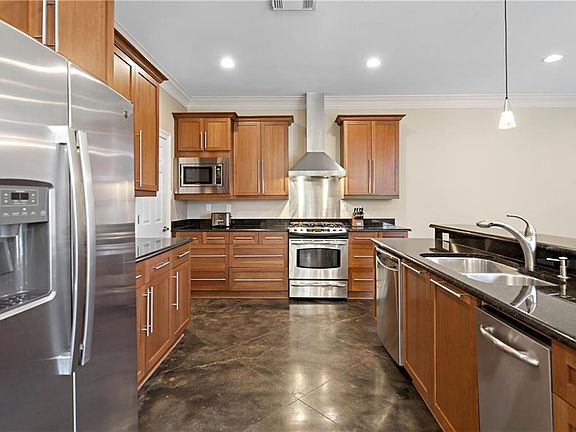 3rd image of 1207 Rue Degas