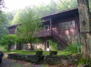 110 Indian Lookout Rd, Lackawaxen, PA 18435