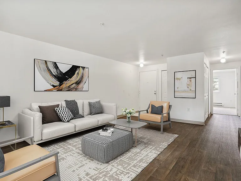 Woodfield Apartments — Photo 13