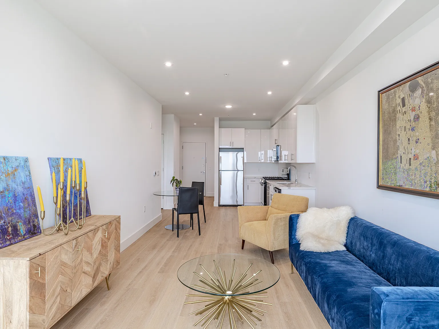 2 bed, 991 sqft, $3,250 — Photo 2