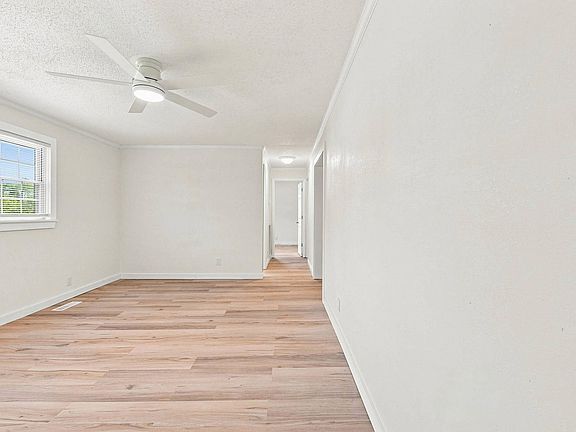 5th image of 423 Hillside Ln