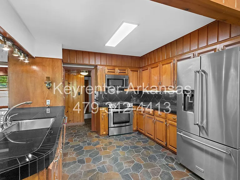 255 W Lawson St — Photo 9