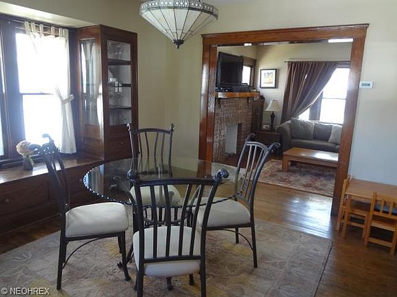 4th image of 2044 Wyandotte Ave