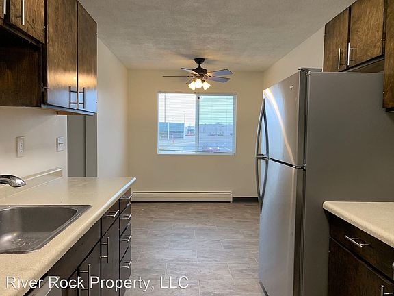 4th image of 820 24th Ave S APT 14
