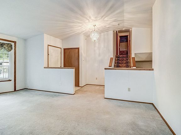 4th image of 20905 Bonanza Dr E
