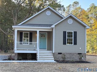 26 Tupelo St, Deltaville, VA 23043
