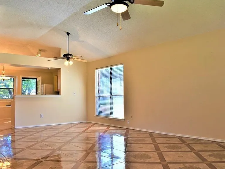 2332 Chestnut Way — Photo 4