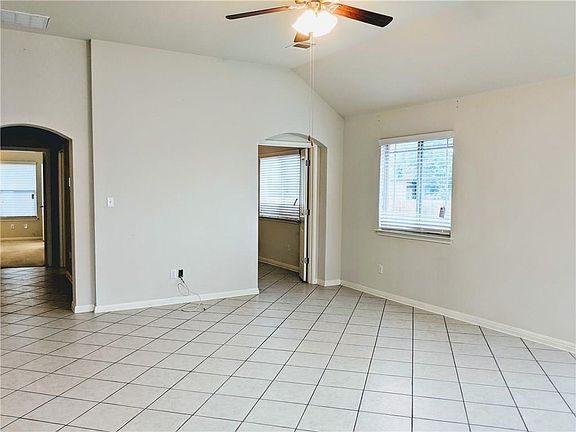 3rd image of 557 Stonewood Lane