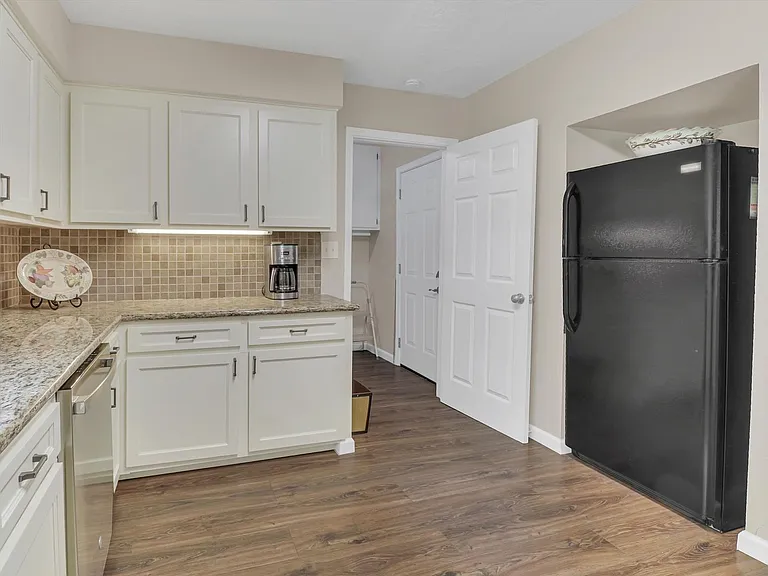 805 Bluebonnet Ln — Photo 29