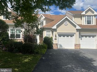 16 Dresner Cir, Upper Chichester, PA 19061