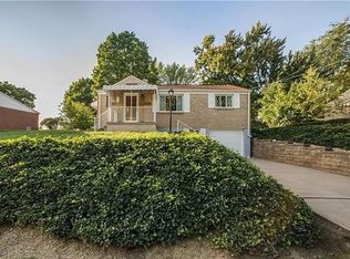 17 Kenwood Dr, Coraopolis, PA 15108