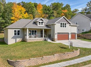 4715 Oakwood Hills Pkwy, Eau Claire, WI 54701