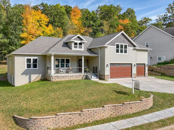 4715 Oakwood Hills Pkwy, Eau Claire, WI 54701