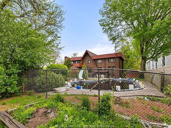 4th image of 3801 Howard Ave