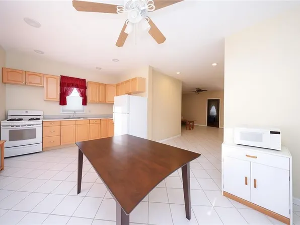 2044 71st Street image 5 of 30