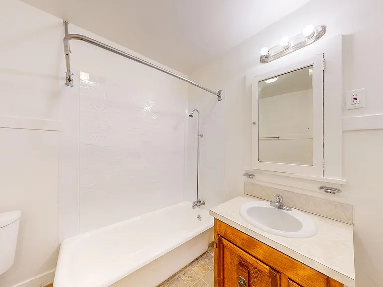 435 -Keystone Apartments — Photo 6