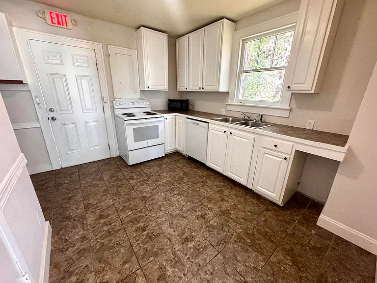 2132 Dorchester Rd — Photo 5
