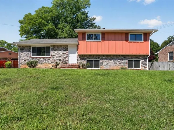 6107 Winview Dr, Forest Park, GA 30297