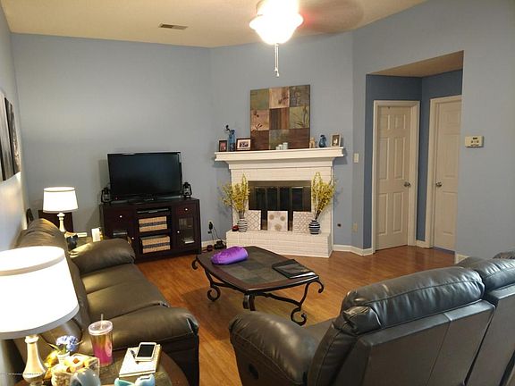 3rd image of 5776 Garden Walk W
