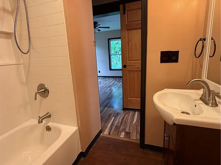 210 W Oak Orchard St — Photo 10