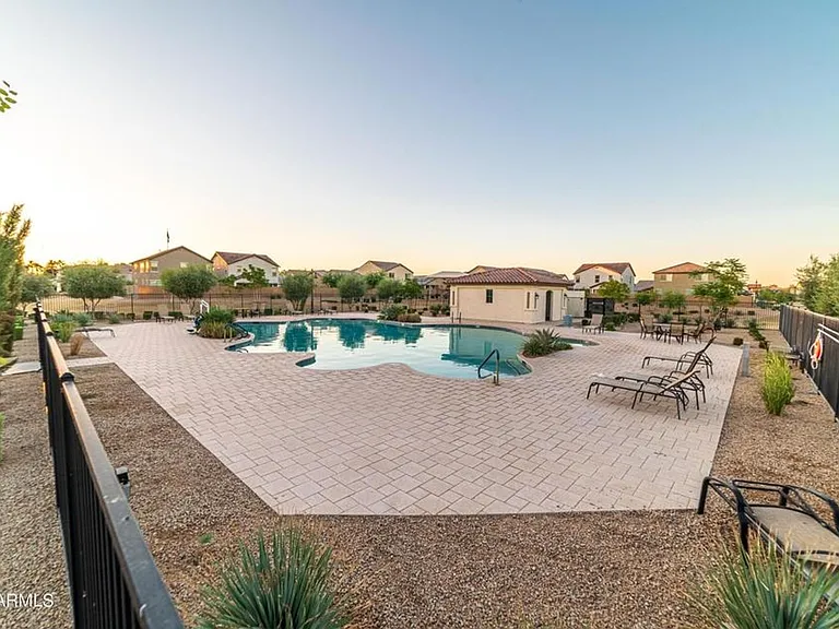15085 W Desert Bloom St — Photo 25