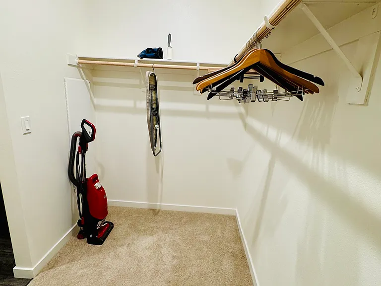 Master Bedroom Closet 1_1