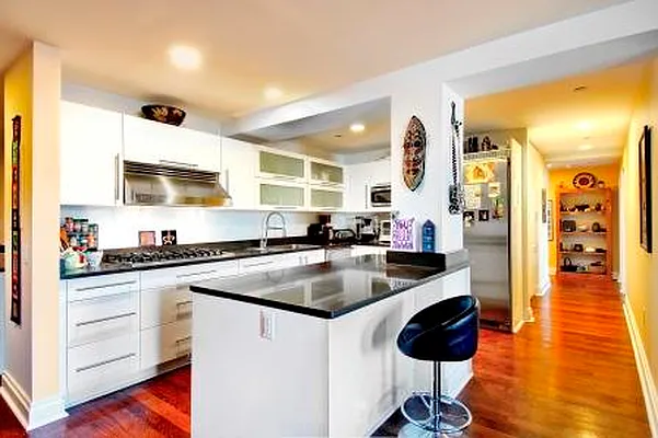Rented by City Connections Realty | media 4