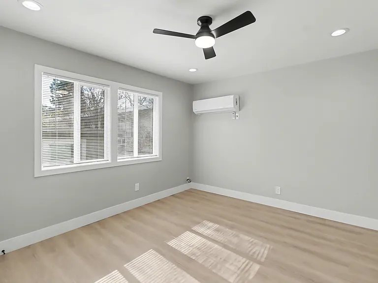 2725 I St #A — Photo 3