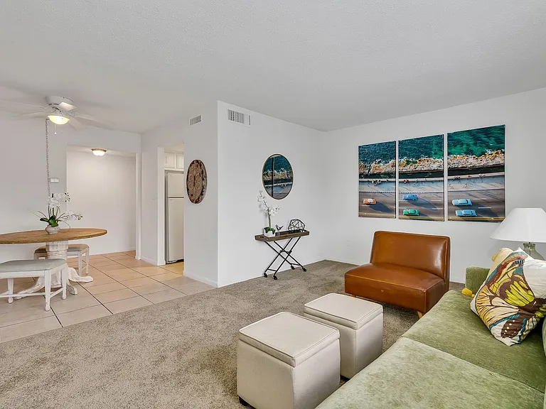 Midship Apartments — Photo 15
