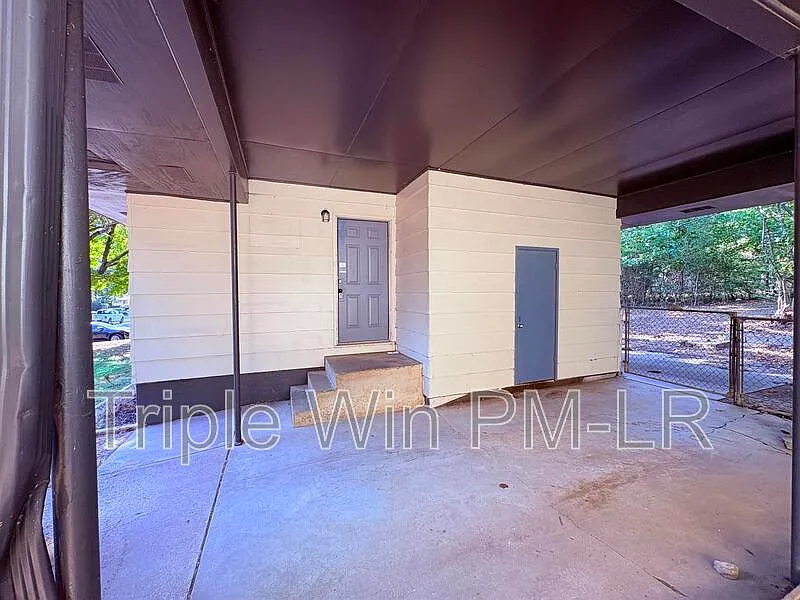 3 bed, 2.0 bath, 1104 sqft, $1,250 — Photo 2