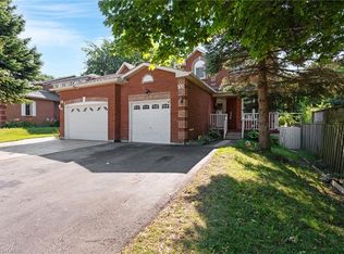 100 Anglerock Dr, Cambridge, ON N1T 1L9