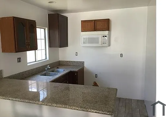 724 E 43rd Pl