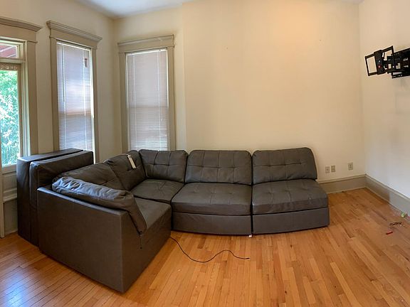 3rd image of 846 Dennison Ave