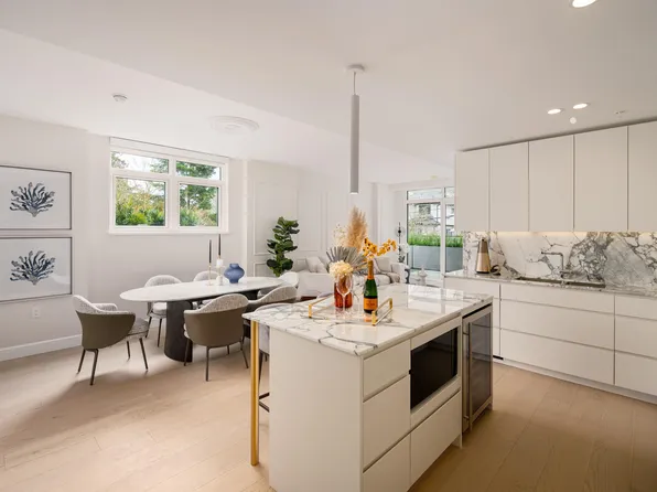 3668 W 10th Ave #202, Vancouver, BC V6R 2E8