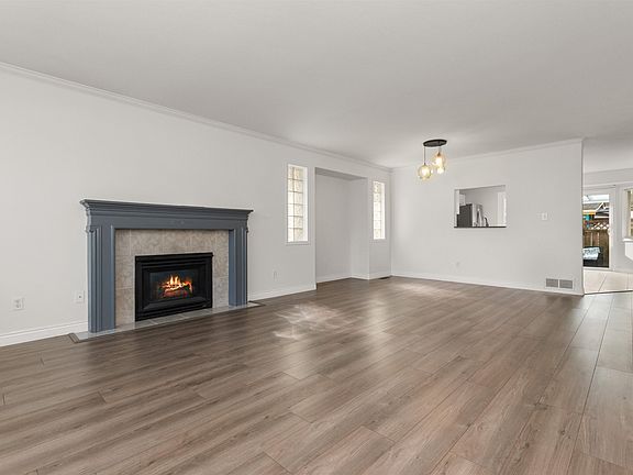 2nd image of 9420 Woodbine St #9