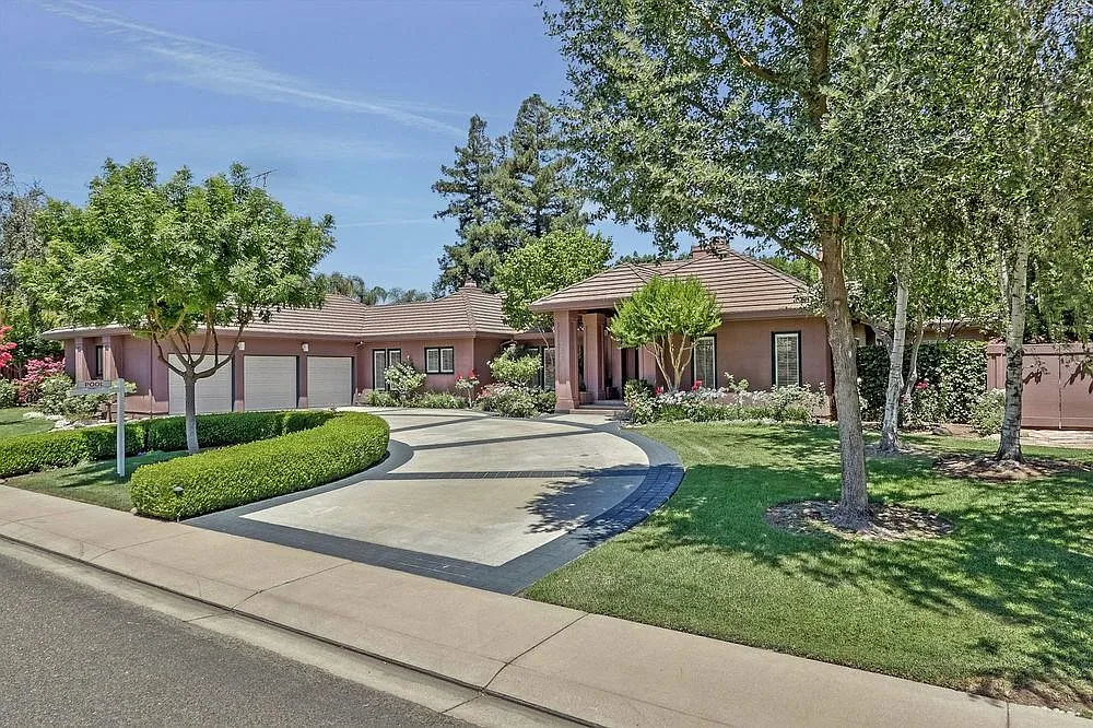 1401 Country View Dr photo 1