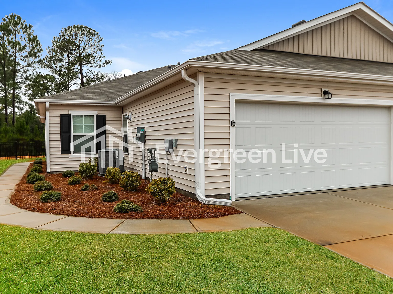 4 bed, 2.0 bath, 1597 sqft, $1,745 — Photo 1