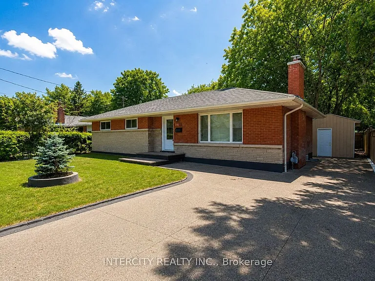781 Drury Ln — Photo 2