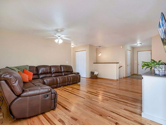 3rd image of 3779 Mount Meeker St